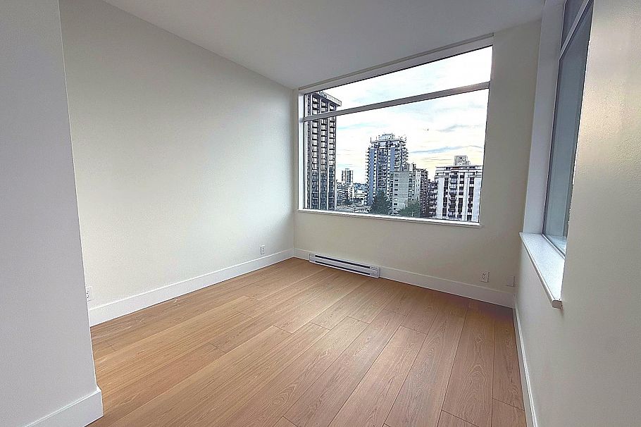 802 1150 Bute Street Vancouver, BC - 4