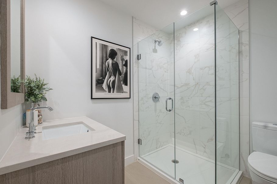 111 747 E 3rd Street North Vancouver, BC - 16