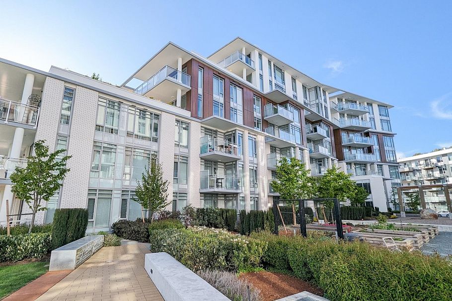 402 3188 Riverwalk Avenue Vancouver, BC - 1