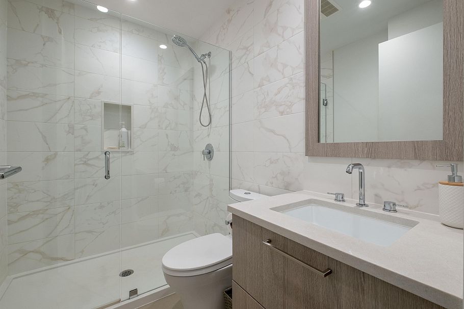 111 747 E 3rd Street North Vancouver, BC - 26