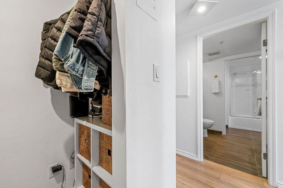 404 1633 W 8th Avenue Vancouver, BC - 18