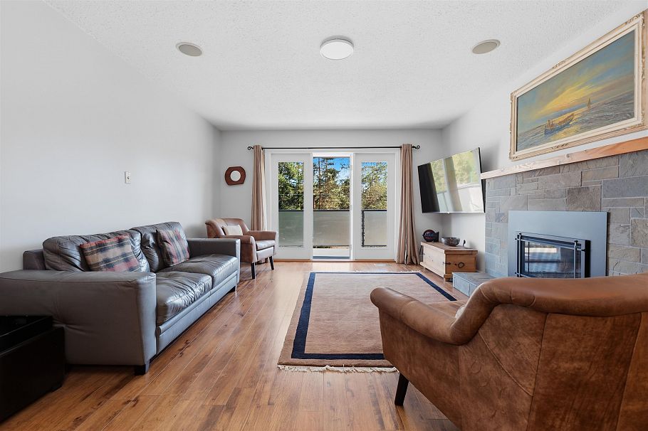 1911 Deep Cove Road North Vancouver, BC - 2