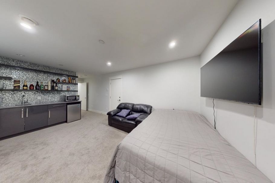 3317 E 3rd Avenue Vancouver, BC - 35