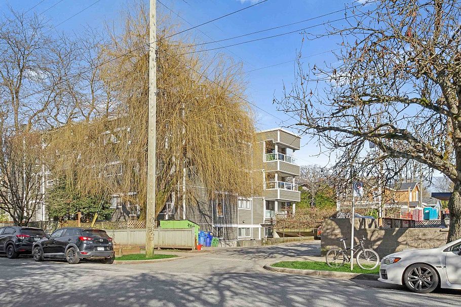 301 674 W 17th Avenue Vancouver, BC - 18