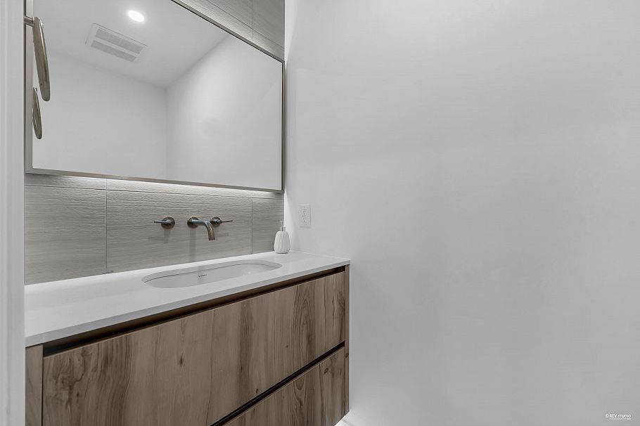 659 W 30th Avenue Vancouver, BC - 21