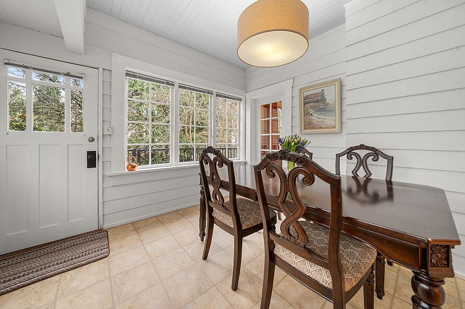 163 E Kings Road North Vancouver, BC - 11