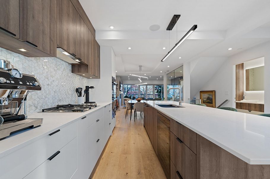 2142 W 1st Avenue Vancouver, BC - 14