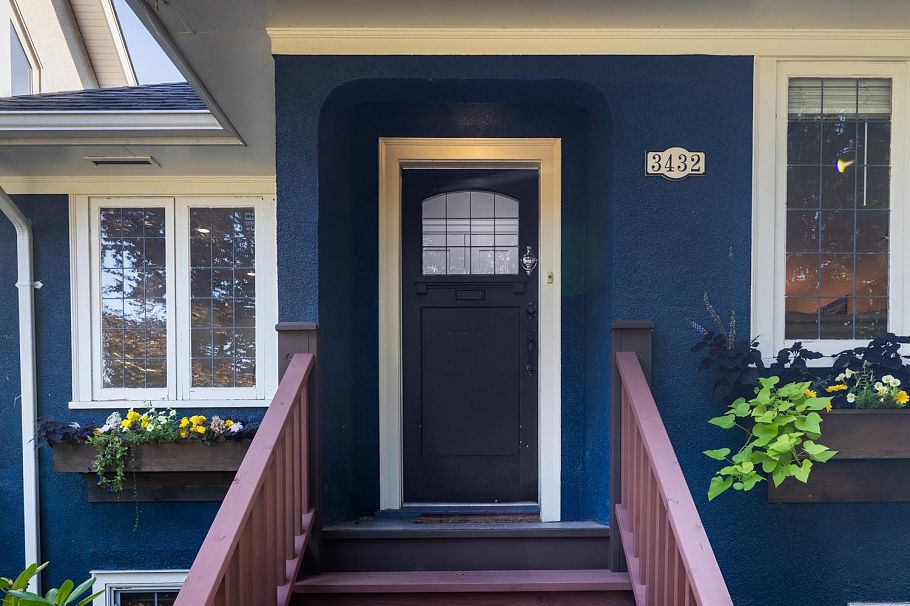 3432 W 13th Avenue Vancouver, BC - 3