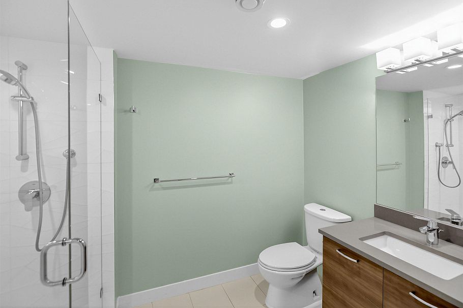 309 1519 Crown Street North Vancouver, BC - 11