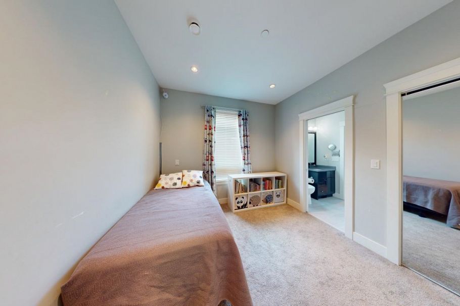 3317 E 3rd Avenue Vancouver, BC - 24