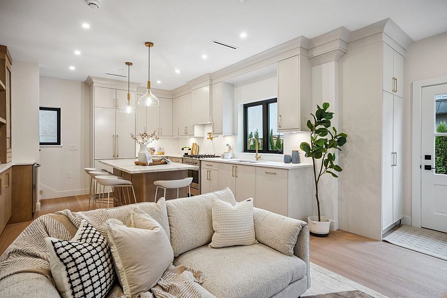 2 1915 E 3rd Avenue Vancouver, BC - 4