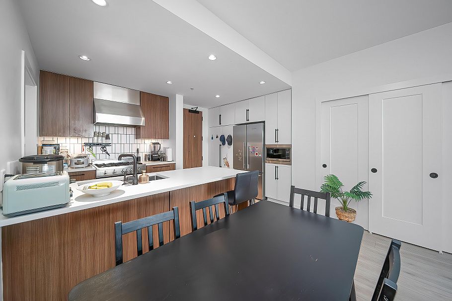 208 6933 Cambie Street Vancouver, BC - 10