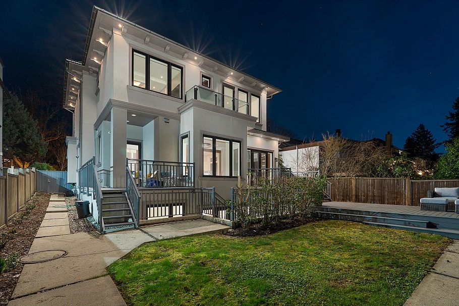 3708 W 35th Avenue Vancouver, BC - 38