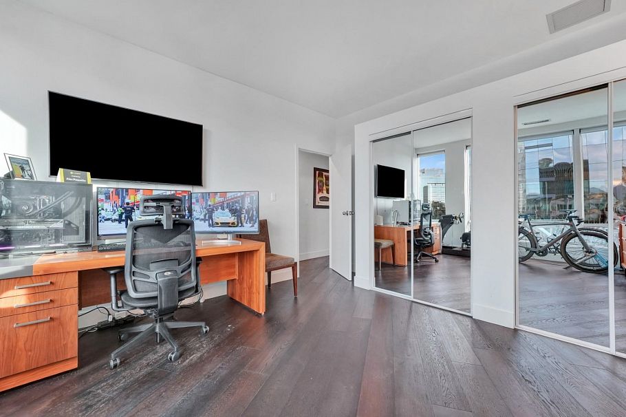 2106 989 Nelson Street Vancouver, BC - 25