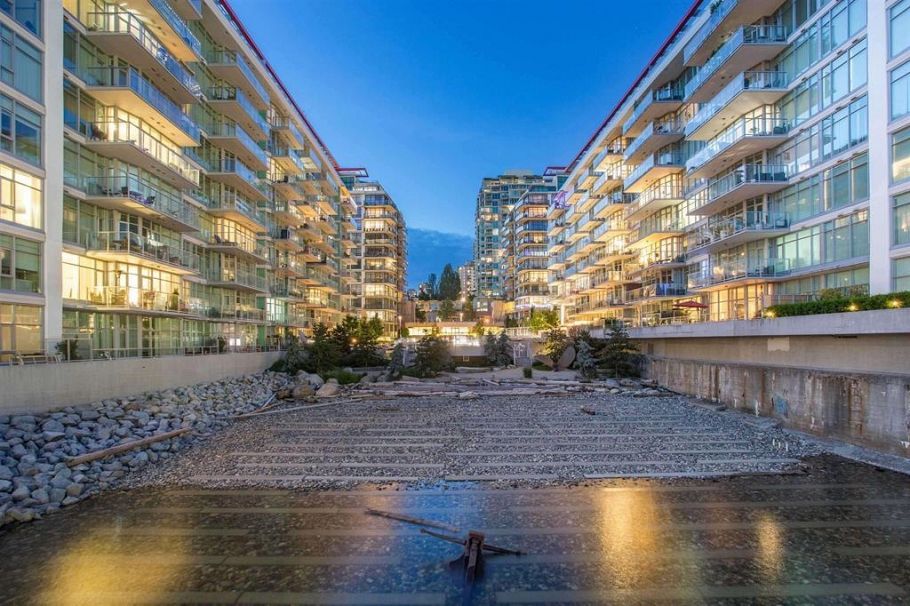 304 175 Victory Ship Way North Vancouver, BC - 18