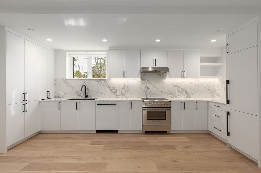 853 E 19th Avenue Vancouver, BC - 6