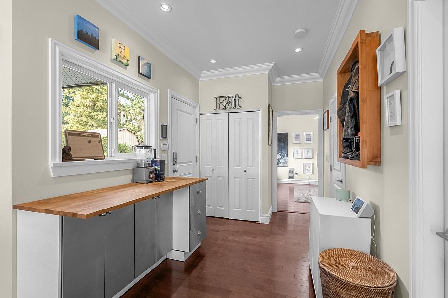 324 E 24th Street North Vancouver, BC - 6