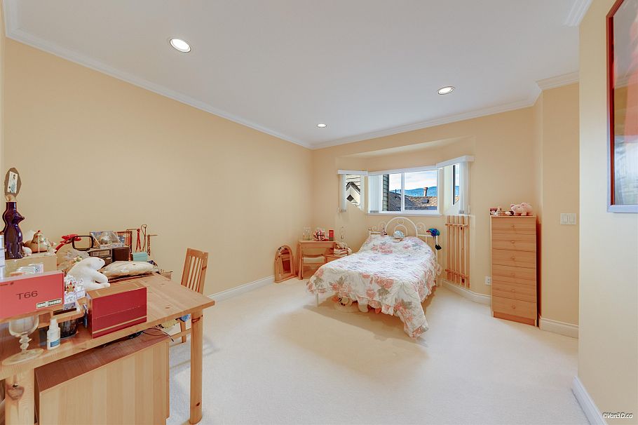 4989 Chalet Place North Vancouver, BC - 28