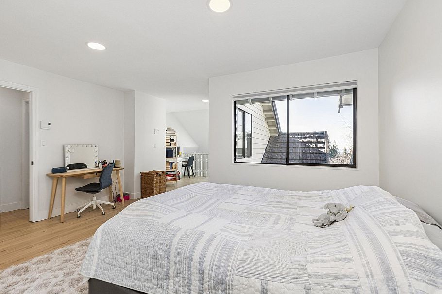 5709 Owl Court North Vancouver, BC - 16