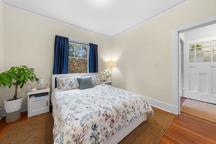 163 E Kings Road North Vancouver, BC - 17