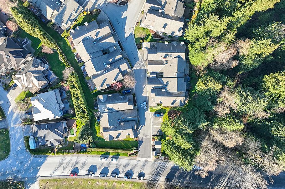 5 1550 Larkhall Crescent North Vancouver, BC - 38