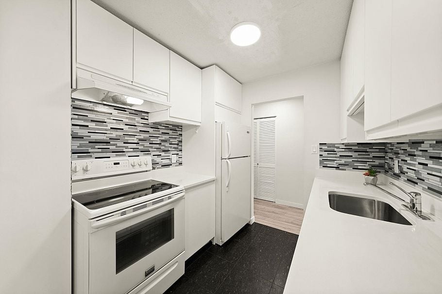 203 131 W 4th Street North Vancouver, BC - 6