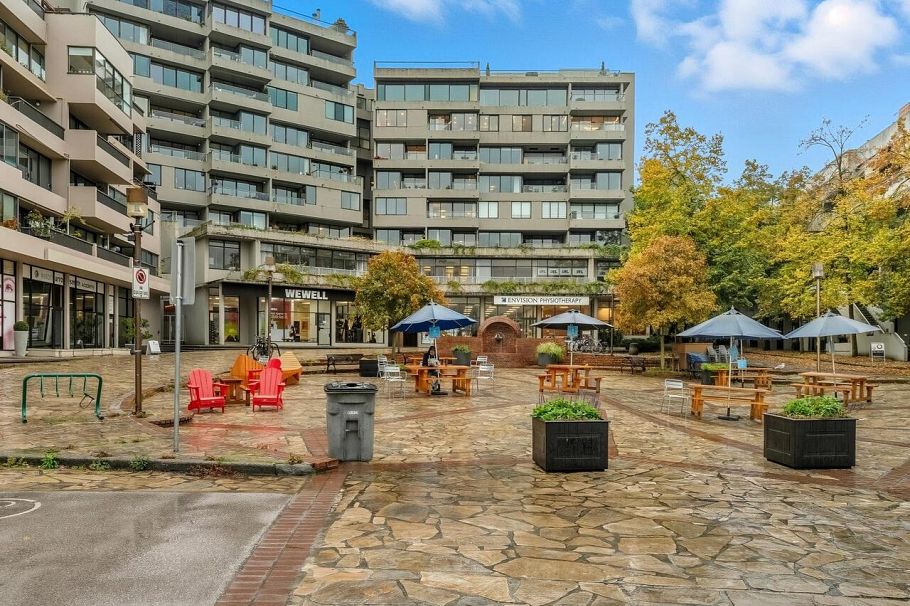 521 666 Leg In Boot Square Vancouver, BC - 33