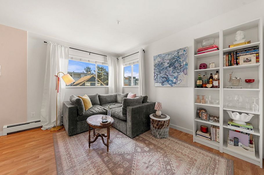 305 33 N Templeton Drive Vancouver, BC - 2