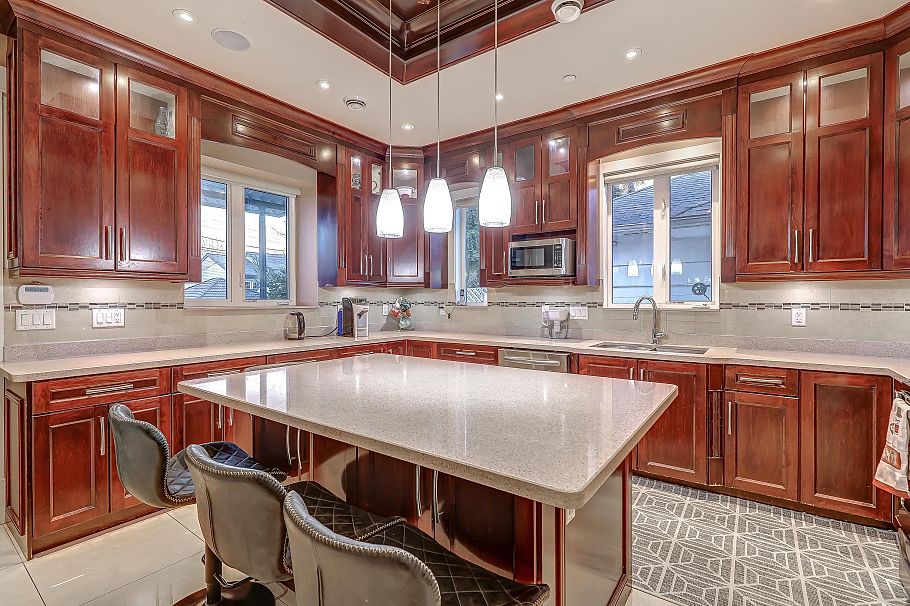 66 W 44th Avenue Vancouver, BC - 9