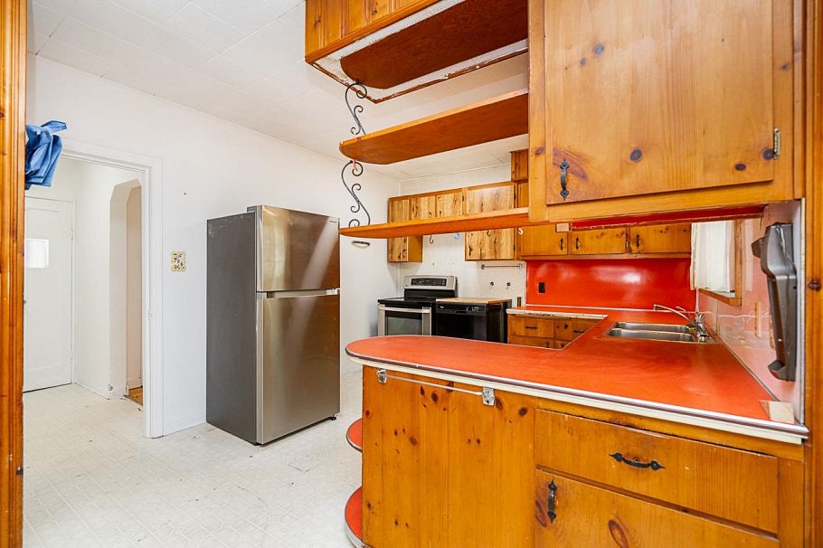 2212 Old Dollarton Road North Vancouver, BC - 12