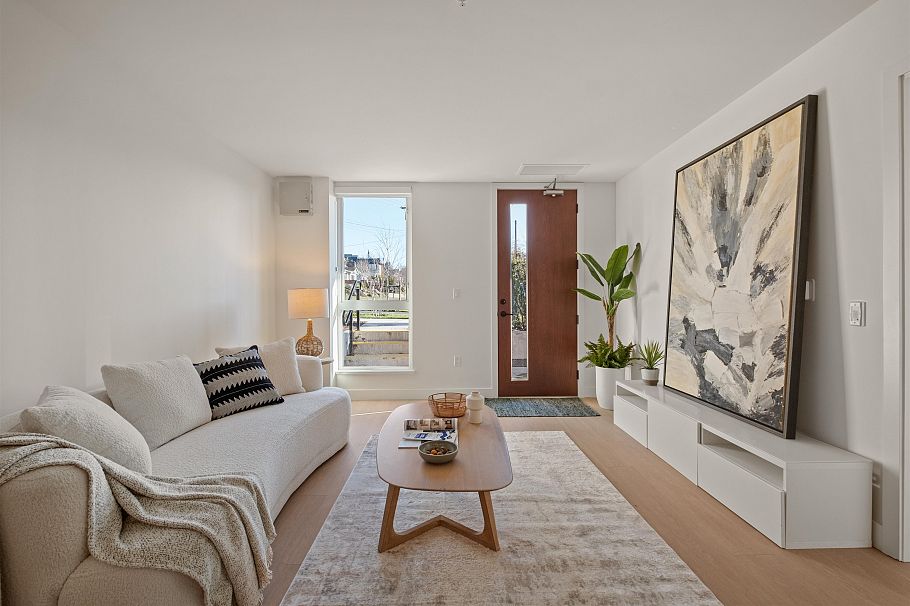 103 333 St. Davids Avenue North Vancouver, BC - 4