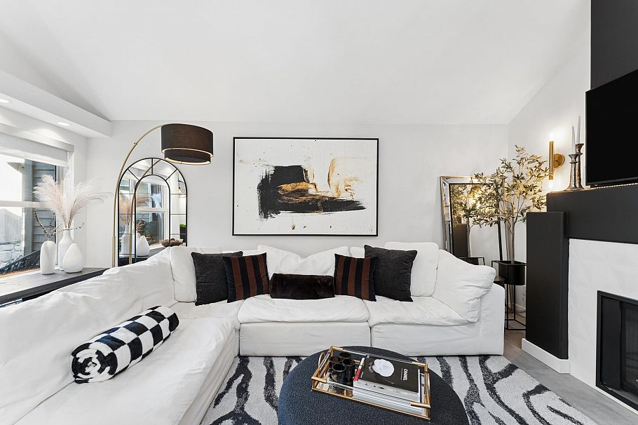 5 1550 Larkhall Crescent North Vancouver, BC - 3