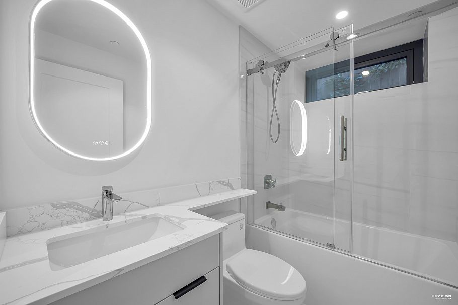 1 1722 W 68th Avenue Vancouver, BC - 16