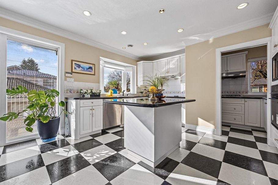 2288 W 20th Avenue Vancouver, BC - 13