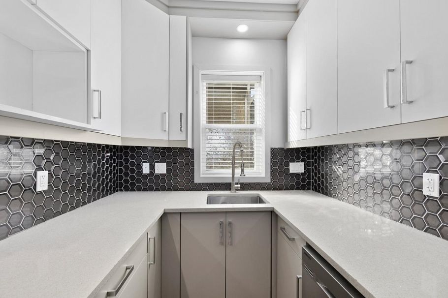 3133 Glen Drive Vancouver, BC - 14