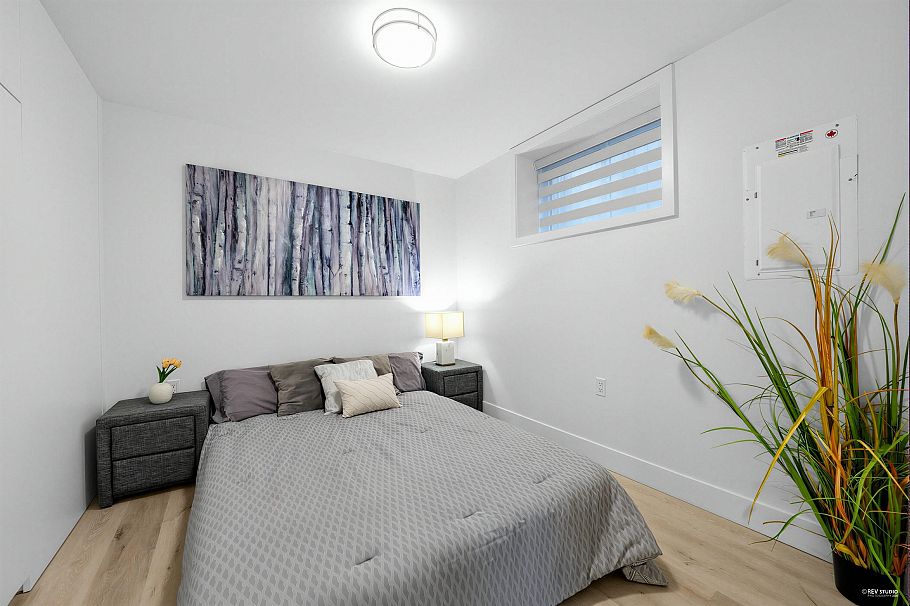 3172 W 26th Avenue Vancouver, BC - 26