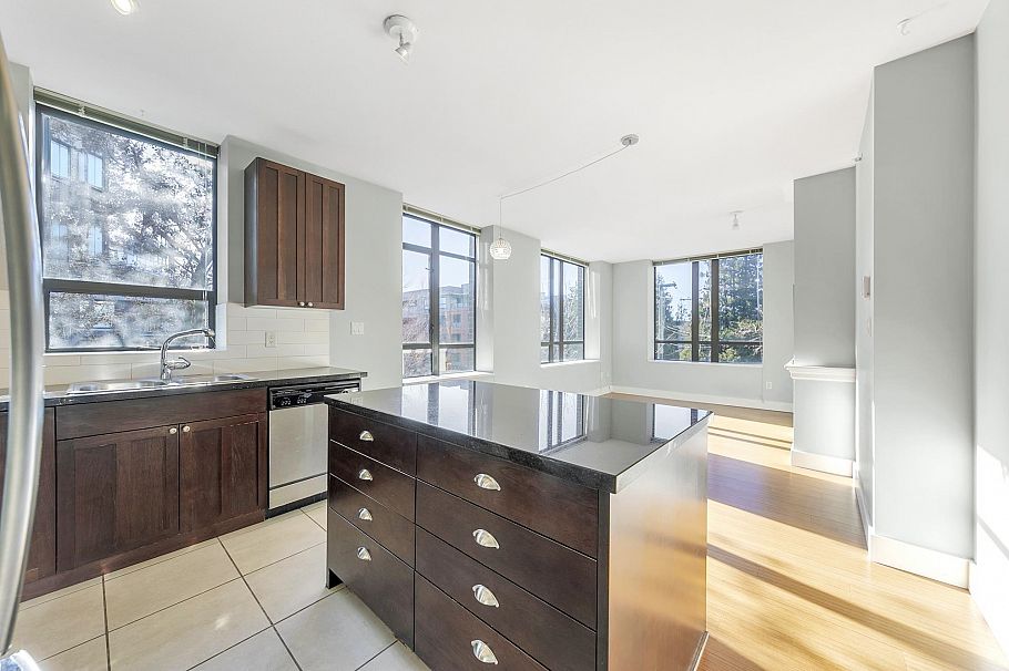 312 170 W 1st Street North Vancouver, BC - 10