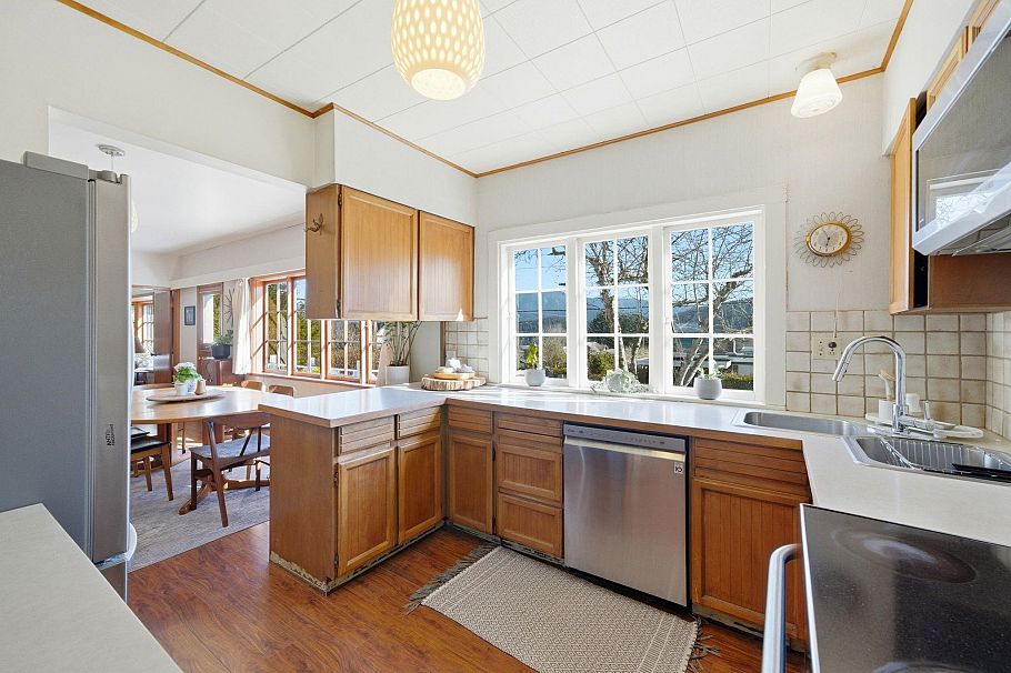 487 Roslyn Boulevard North Vancouver, BC - 15