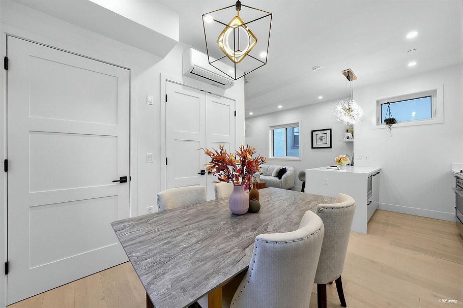 3172 W 26th Avenue Vancouver, BC - 9