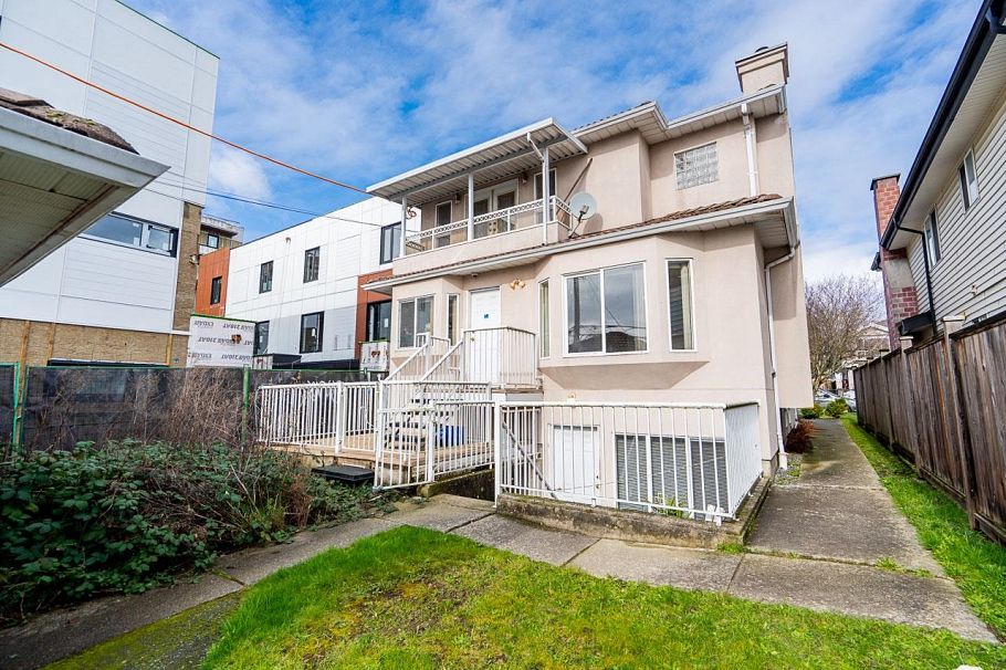 726 E 56th Avenue Vancouver, BC - 36