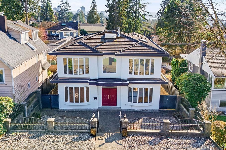 213 W 28th Street North Vancouver, BC - 31