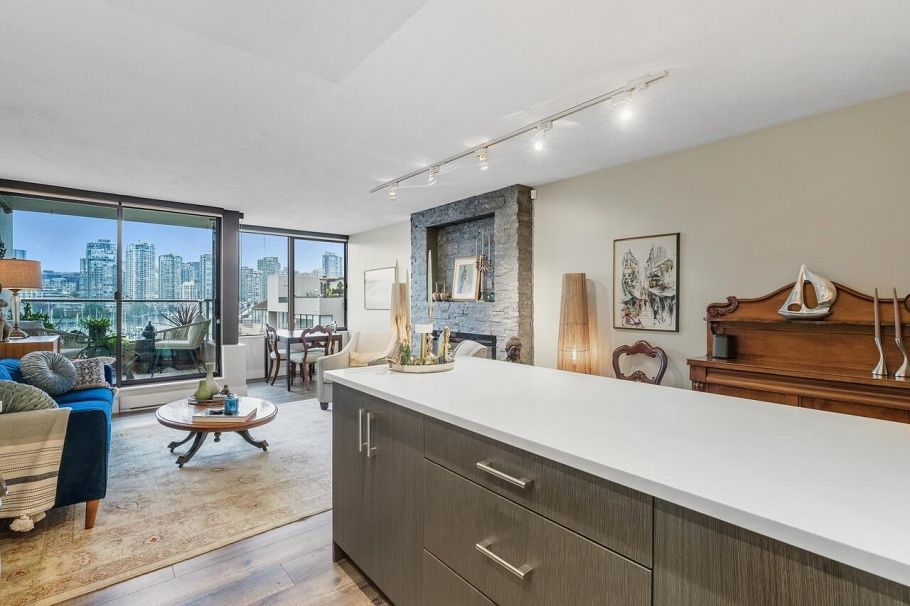 521 666 Leg In Boot Square Vancouver, BC - 14