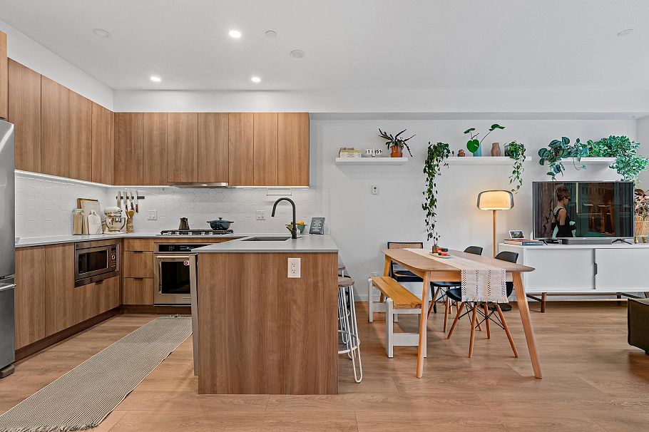 27 533 E 3rd Street North Vancouver, BC - 3