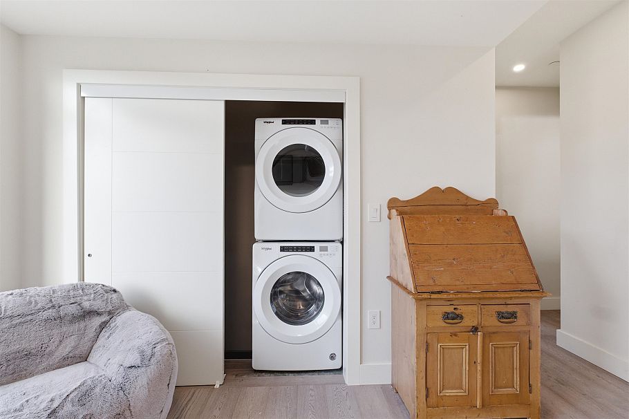 1 115 W Queens Road North Vancouver, BC - 24