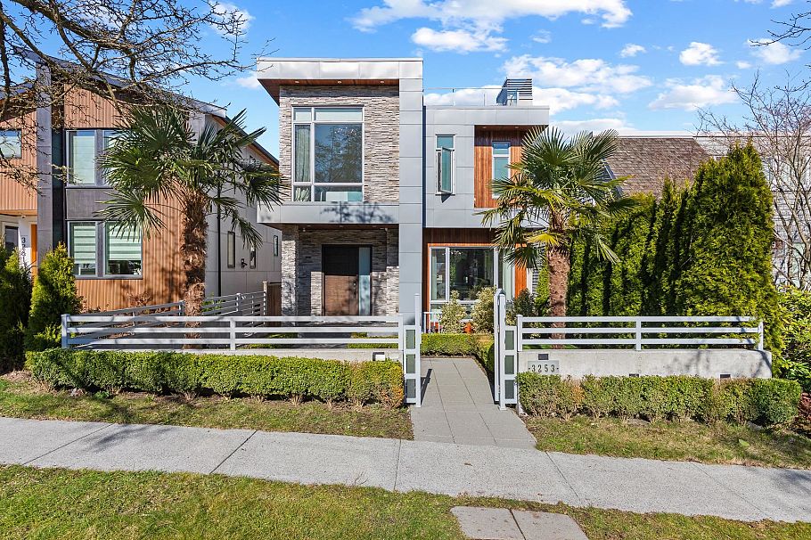 3253 W 21st Avenue Vancouver, BC - 3