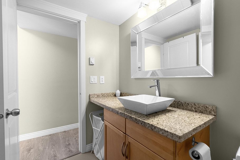 999 W 20th Avenue Vancouver, BC - 10