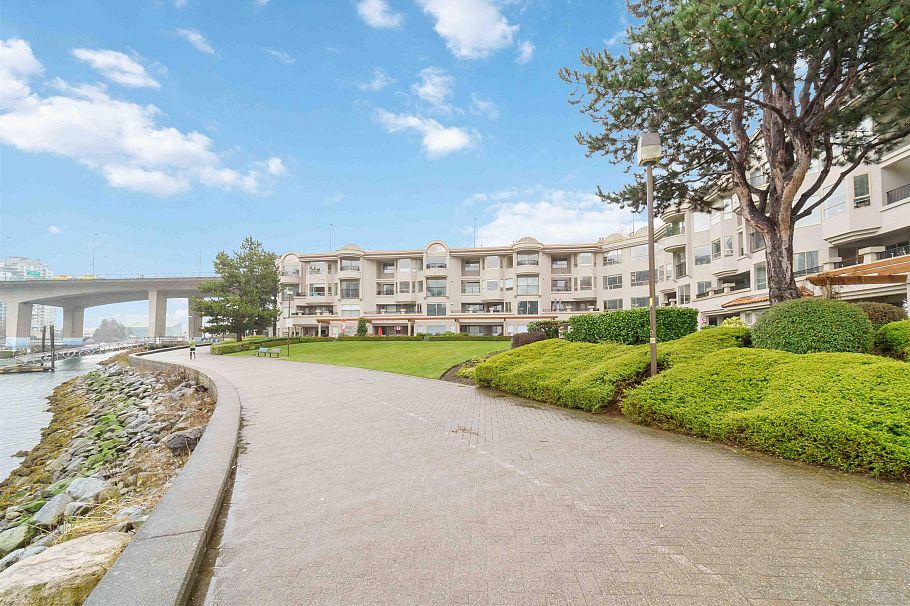 311 1859 Spyglass Place Vancouver, BC - 31