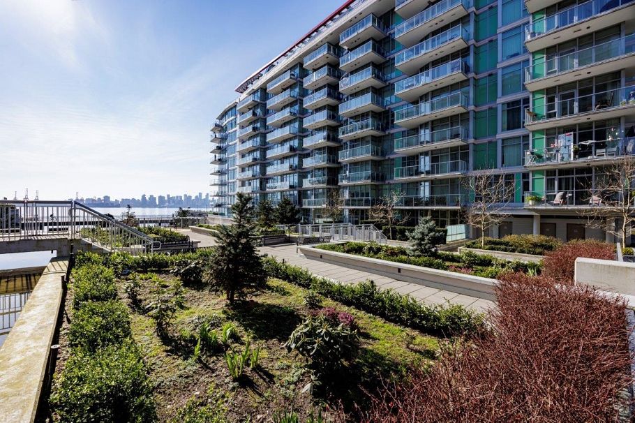 304 175 Victory Ship Way North Vancouver, BC - 3