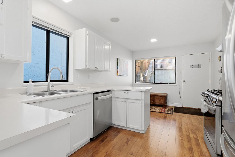 1911 Deep Cove Road North Vancouver, BC - 8