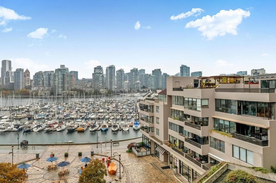 521 666 Leg In Boot Square Vancouver, BC - 20